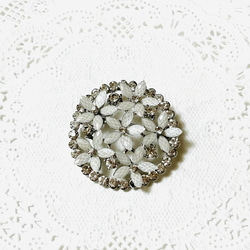 ブローチ フラワーサークル 1枚目の画像