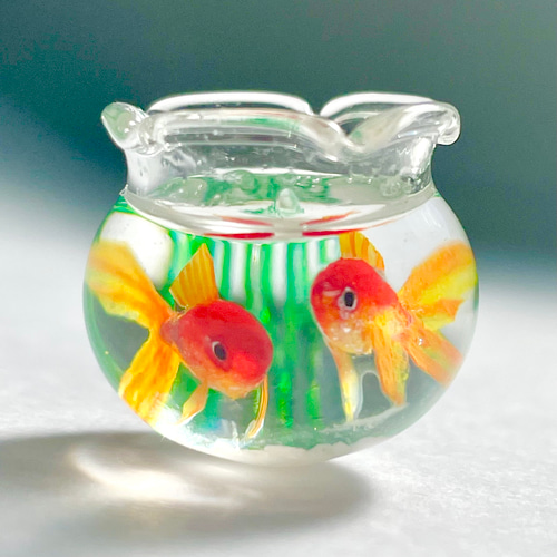 金魚鉢で泳ぐ金魚（和金2匹） ミニチュア その他インテリア雑貨 池波