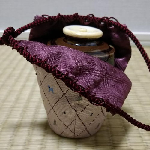 茶入　仕覆　茶道具 茶道具 茶入（ちゃいれ） 茶入 瀬戸釉 肩衝茶入 仕覆：地文尽