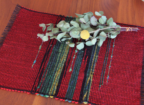 コットンウール手織りマット｟小｠　赤×グリーン　ランチョンマット/敷物/インテリア/花瓶敷き 1枚目の画像