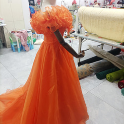 カラードレス オレンジ 結婚式 オフショルダー 2次会 人気 前撮り 4枚目の画像