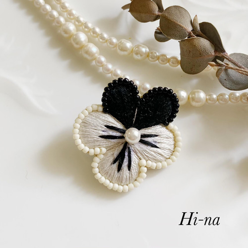 monotone violets」すみれオートクチュール刺繍ブローチ 母の日ギフト 