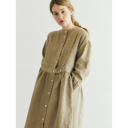 天日干しリネン・タック・ギャザーワンピース／アンバー ワンピース