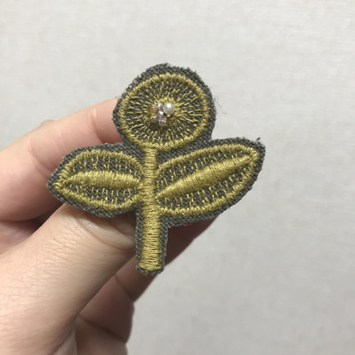 レア*ちいさなおはなのブローチ〇ミナペルホネン ブローチ chaki 通販