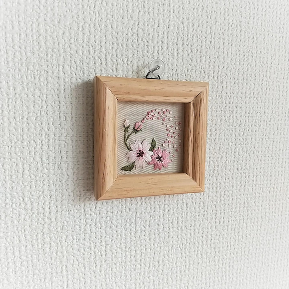 インテリア雑貨　ミニ刺繡フレーム　桜の花 2枚目の画像