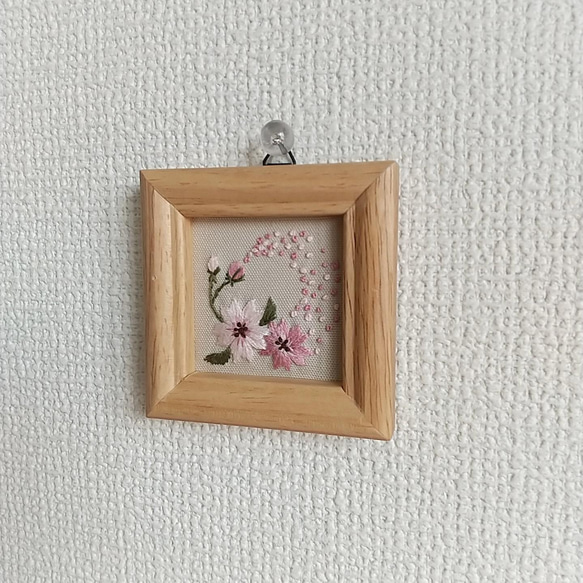 インテリア雑貨　ミニ刺繡フレーム　桜の花 3枚目の画像