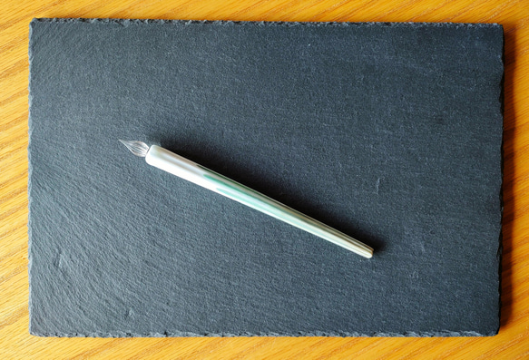 有田焼緑流し しのぎガラスペン 1枚目の画像
