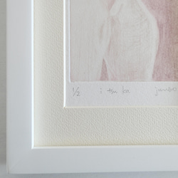 ボトルの絵・ピンク色の銅版画「 i tsu ka 」白い額入り/インテリアアクセサリー・アートピース/ 送料無料 5枚目の画像