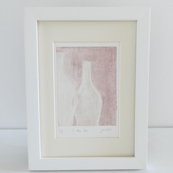 ボトルの絵・ピンク色の銅版画「 i tsu ka 」白い額入り/インテリアアクセサリー・アートピース/ 送料無料 1枚目の画像