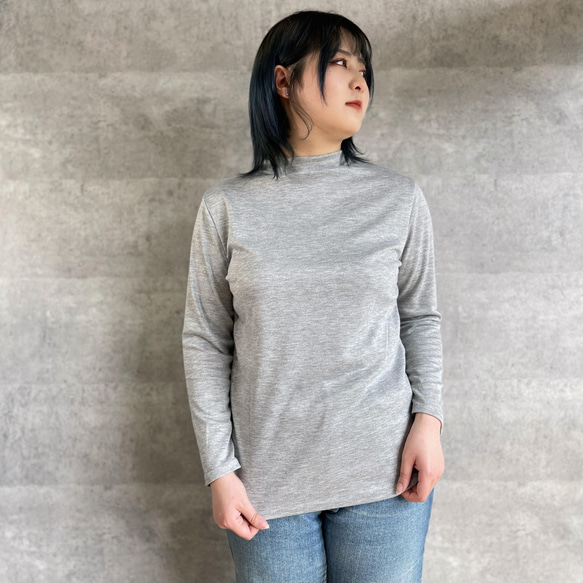 【送料無料】 英字刺繍 ロングTシャツ モックネック グレー 4枚目の画像