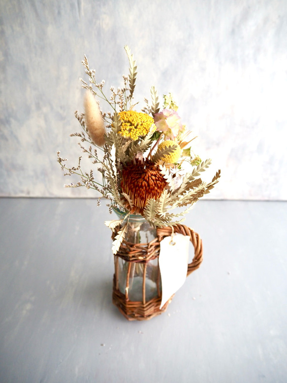 特集掲載！【ドライフラワーブーケ付き】編み込み花瓶の投げ入れ