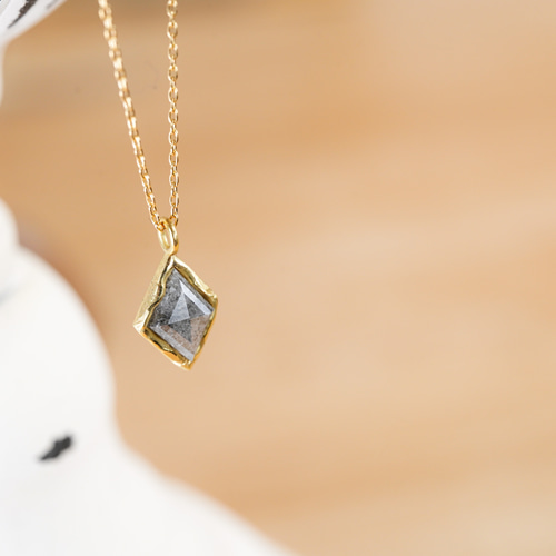K18YG カイトカット天然ダイヤモンドペンダント ネックレス