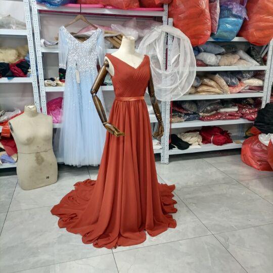 カラードレス テラコッタ色 優雅なシルエット フックタイプの