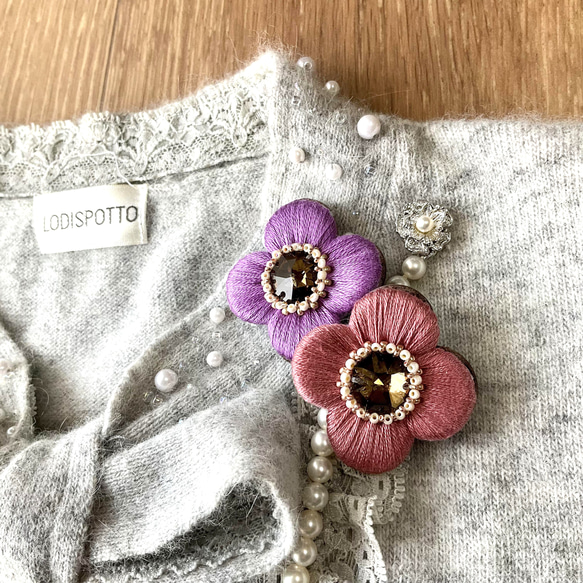 ぷっくり艶めくお花の 刺繍 ブローチ or ポニーフック　ライラック　紫 6枚目の画像