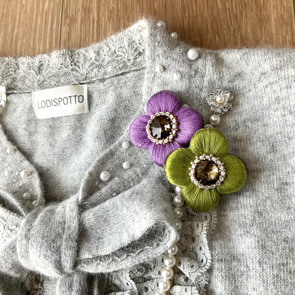 ぷっくり艶めくお花の 刺繍 ブローチ or ポニーフック　ライラック　紫 4枚目の画像