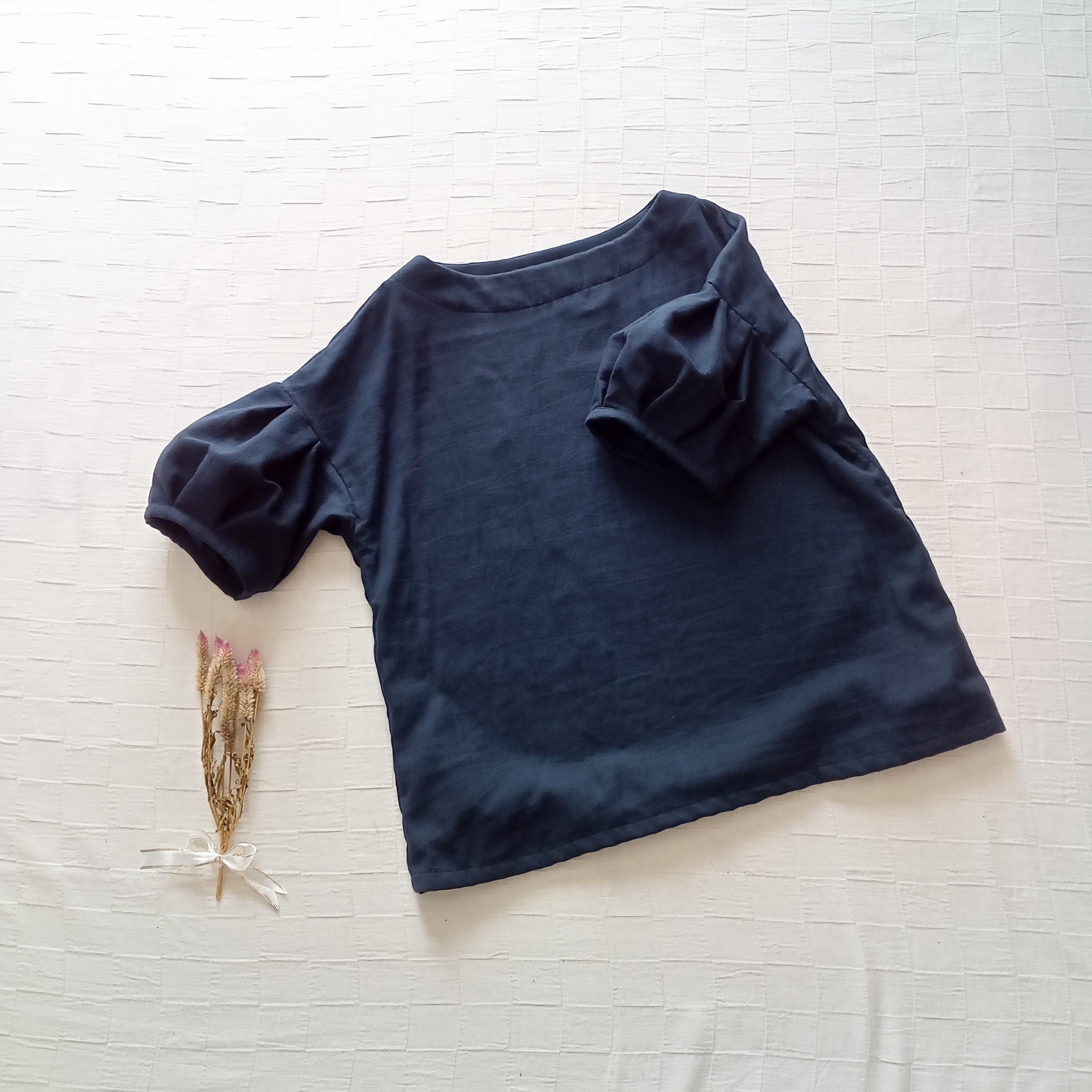 タックボリューム半袖のプルオーバー　ボートネック　ネイビー ダブルガーゼ 5,005円