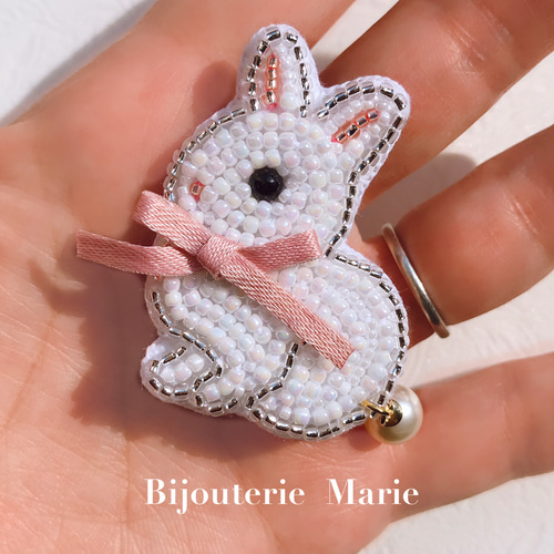 ★美品★ BUTLER & WILSON うさぎモチーフ　ブローチ　クリスタル ☆美品☆ BUTLER & WILSON うさぎモチーフ ブローチ クリスタル Butler