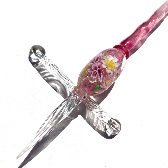 《フラワーブーケ》　ペンレスト付き　ガラスペン　とんぼ玉　花　ピンク 2枚目の画像