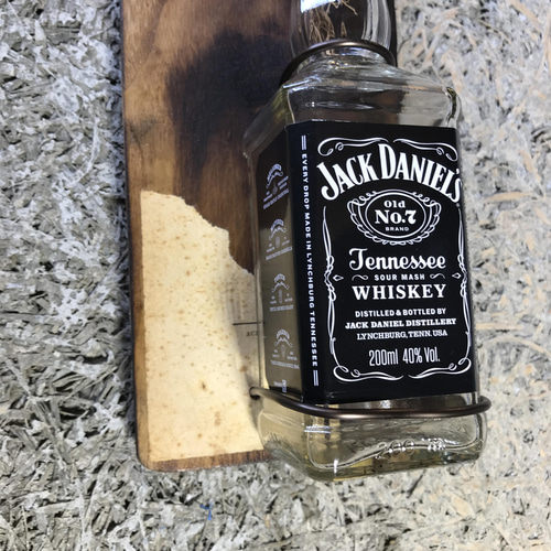 ジャックダニエルの空き瓶を使った一輪挿し ビンテージインテリア雑貨