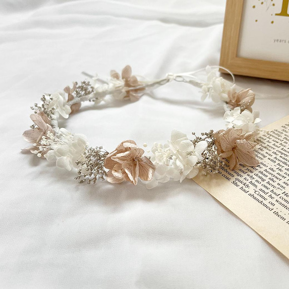 アジサイとカスミソウの花かんむり ホワイト×ピンク系 / エアリークラウン / プリザーブドフラワー フラワークラウン 3枚目の画像