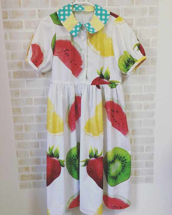 Betsey Johnson フルーツ柄半袖ワンピース フルーツ柄半袖ギャザーワンピース(大人用) ワンピース risasstore