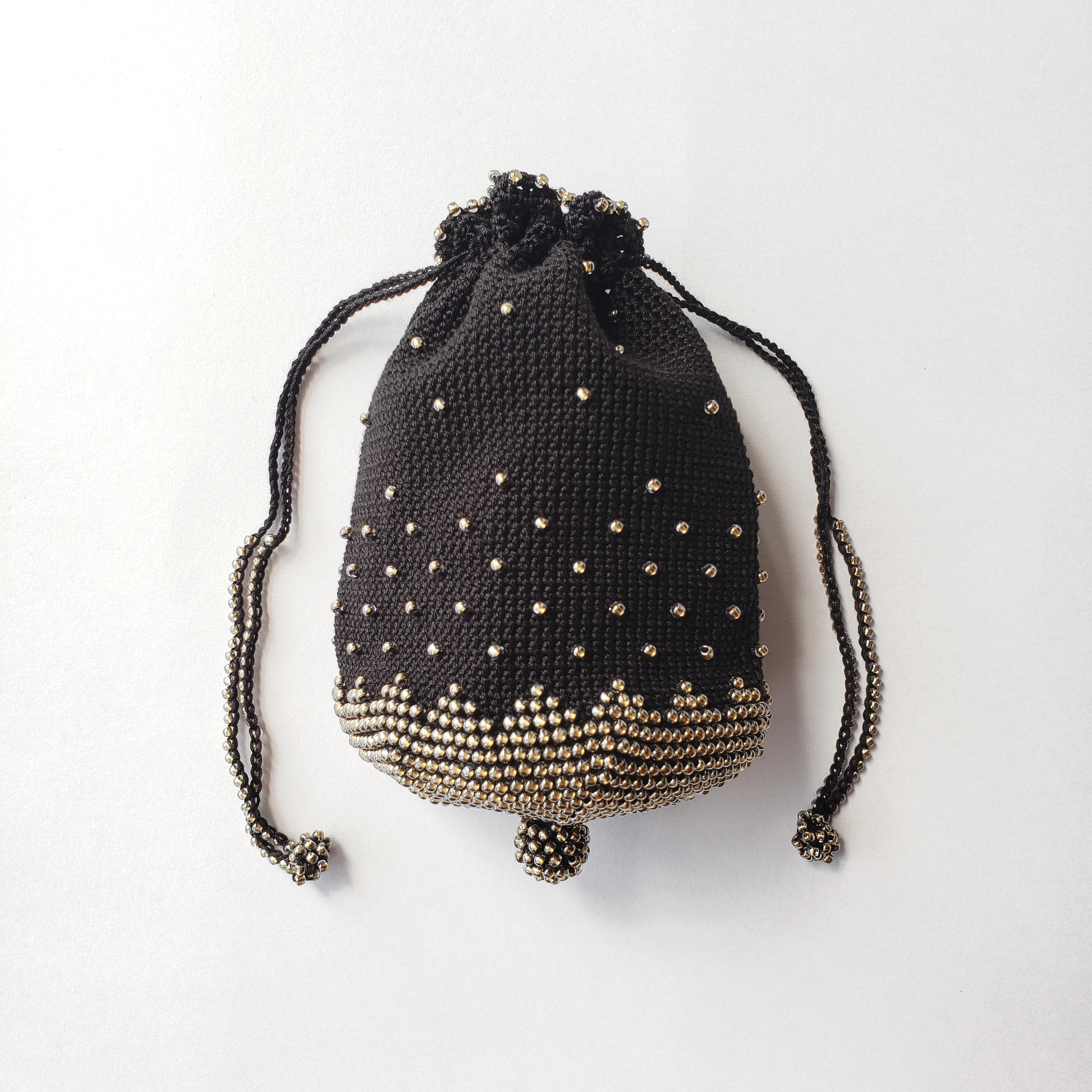 ビーズ編み込みの巾着ポーチ　グラデーションドット(ブラック) 11,704円