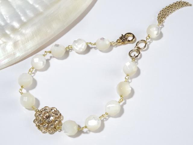 マザーオブパール(白蝶貝)とヴィンテージフィリグリーのブレスレット