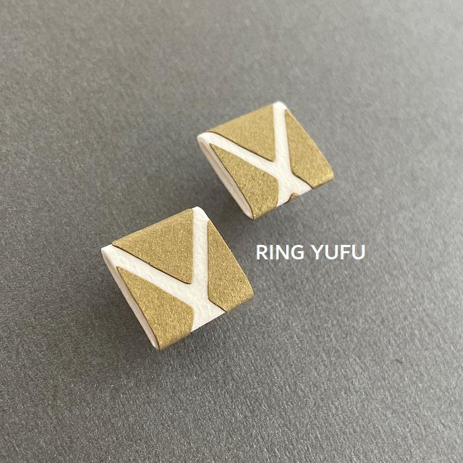 紙で丁寧に作られた和モダンな ピアスとイヤリング　アンティークゴールド　ひし形