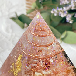 サンストーン・太陽のピラミッド型オルゴナイト 6枚目の画像