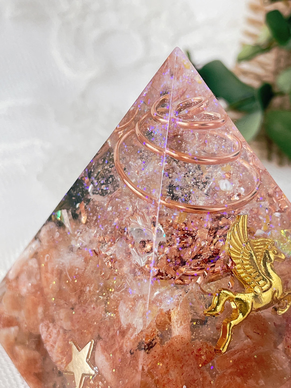 サンストーン・太陽のピラミッド型オルゴナイト 7枚目の画像