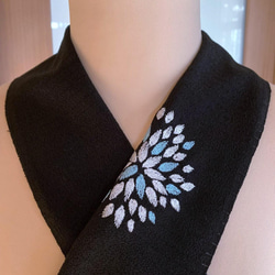 半衿 半襟 未使用 正絹 手刺繍 刺繍 金糸 黒 花丸文 梅 南天 菊