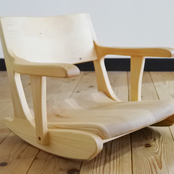 【しろくろねこや様専用】無垢材◆紀州スギのロッキング座椅子(両アーム無) 3枚目の画像