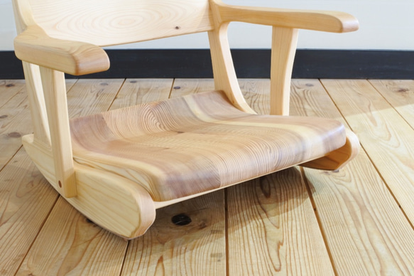 【しろくろねこや様専用】無垢材◆紀州スギのロッキング座椅子(両アーム無) 6枚目の画像