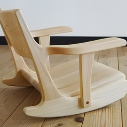 【しろくろねこや様専用】無垢材◆紀州スギのロッキング座椅子(両アーム無) 4枚目の画像
