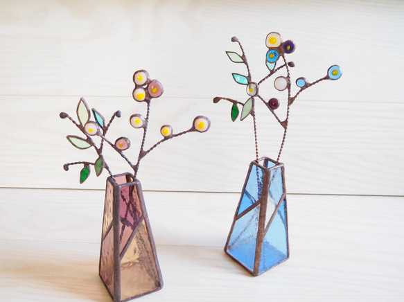 ピンク系ステンドグラスの一輪挿し（お花付き） 6枚目の画像