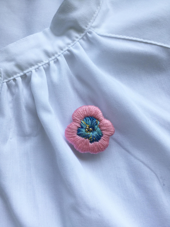 絵画の花☆刺繍ブローチ 2枚目の画像