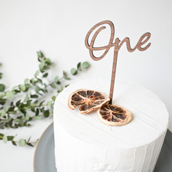 【One・ライトカラー/ダークカラー】木製　ケーキトッパー・お誕生日/１歳/お誕生日ケーキ 3枚目の画像
