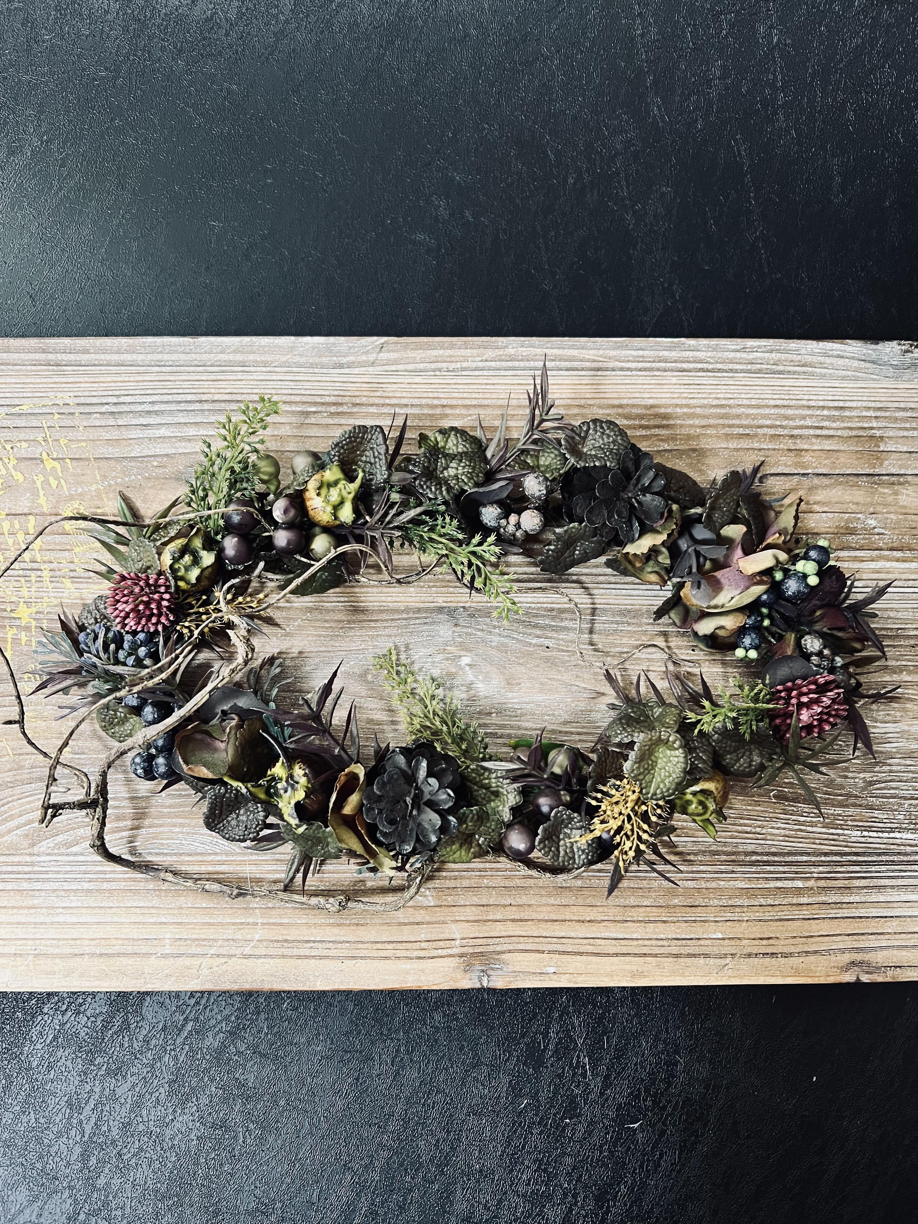 ウッドボードにドライ風オーバルリースを