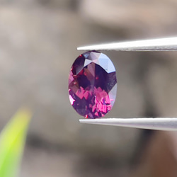 スピネルルース 赤かかった紫スピネル 1.15カラットのオーバルカットの美しい色 天然宝石 スリランカ 原産 10枚目の画像