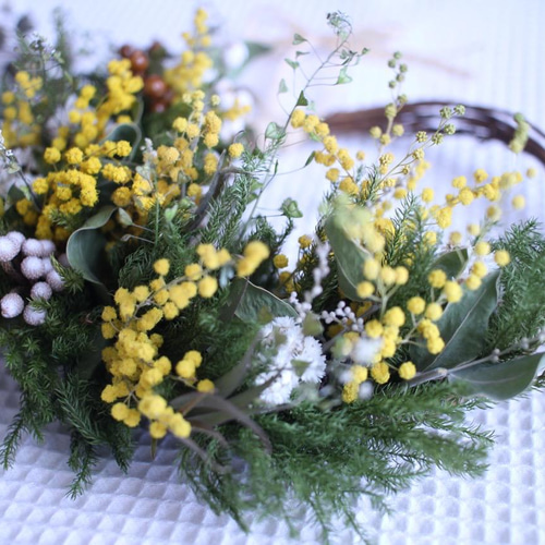 ミモザとグリーンのハーフリース グリーンリース ナチュラル ミモザとグリーンのハーフリース グリーンリース ナチュラル