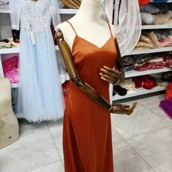 ふんわりシフォン製 テラコッタカラードレス Vネックドレス キャミソール ロングトレーン パーティードレス 2枚目の画像