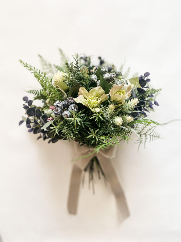 アーティフィシャルブーケ　＊＊クリスマスローズ・ローズマリー・ユーカリbouquet＊＊ 3枚目の画像