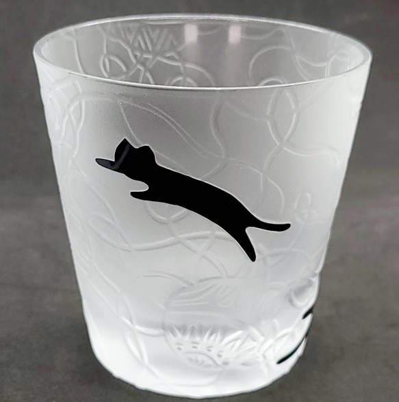 ★猫好きにはたまらない❣和風モダンな可愛い黒猫★ロックグラス 1枚目の画像