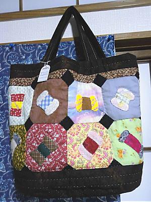 糸巻きのアップリケのバック