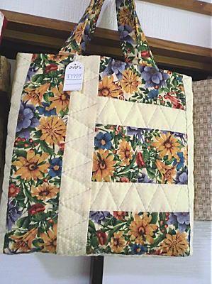 自由な布の配置のキルトバック