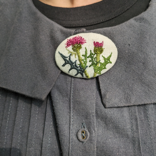 刺繍ブローチ アザミ オーバル型 横振りミシン ブローチ