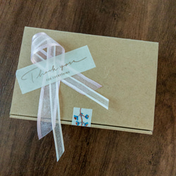 揺れるクリアボールのイヤリング 5枚目の画像