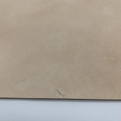 鹿革　ポルティラ・タンニン鞣し　ヌメ革ハード　ナチュラル色　A4サイズ 2枚目の画像