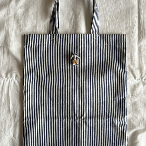ストライプデザイン トートバッグ T R刺繍 beej（ビージ）の「【別注】＜beej＞ストライプ 刺繍 トート