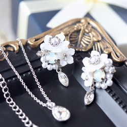セット》クリスマスローズとbijouのピアス／イヤリング＋ネックレス 花